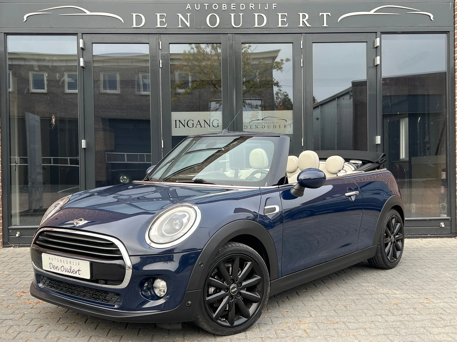 MINI Cabrio (2016) — foto 1