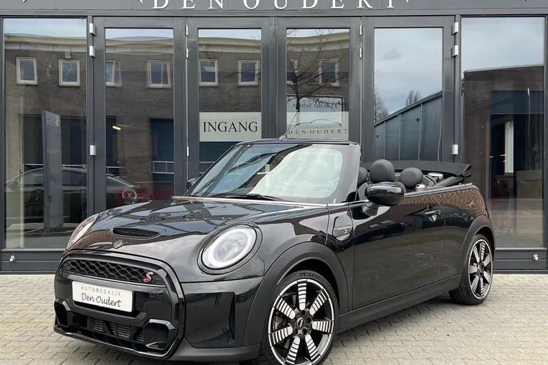 MINI Cabrio (2023)