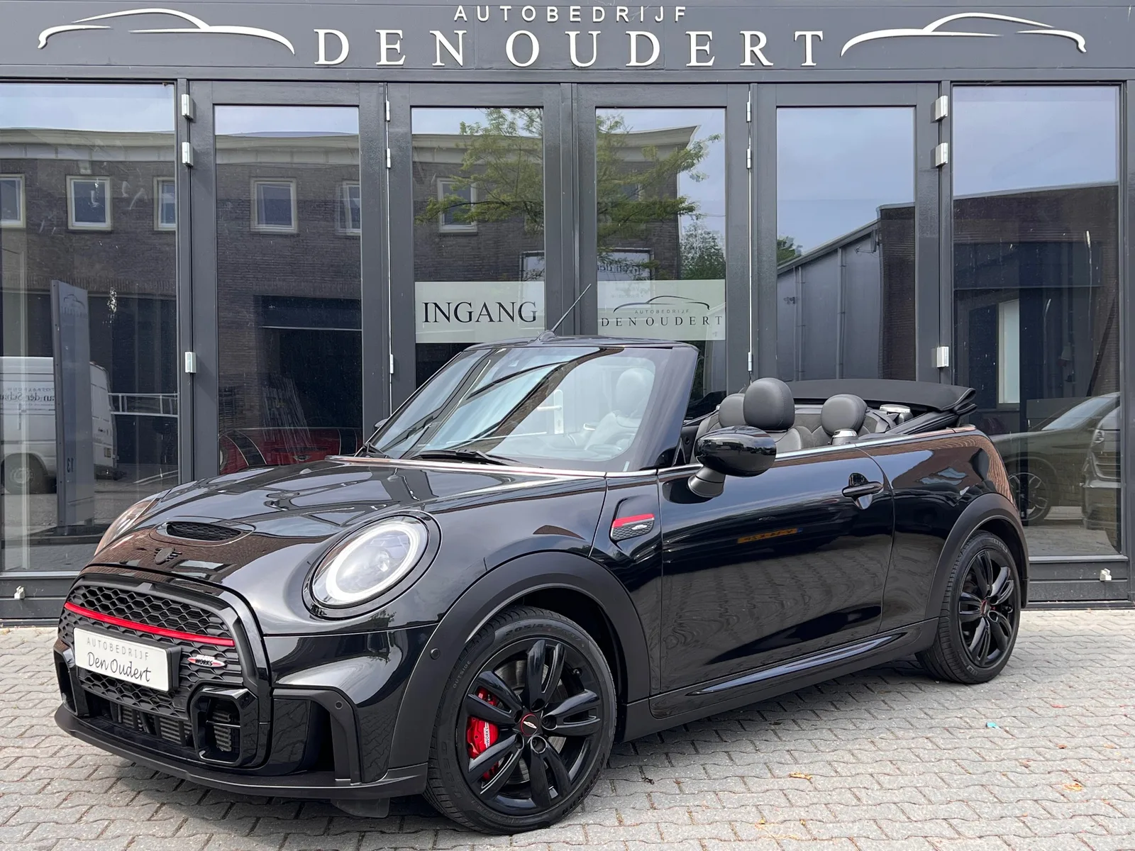 MINI Cabrio (2024) — foto 1