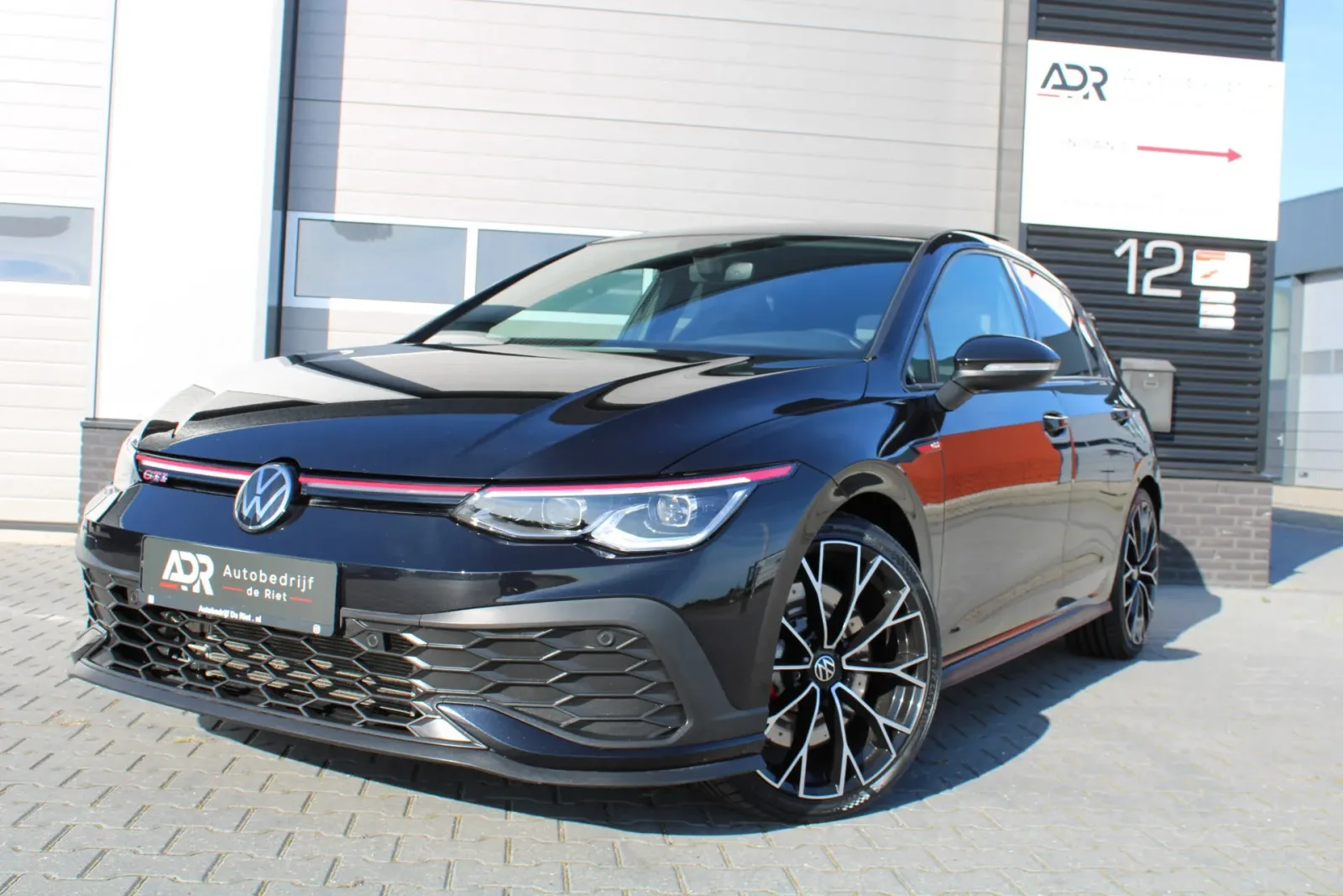 Volkswagen Golf (2022) — foto 1
