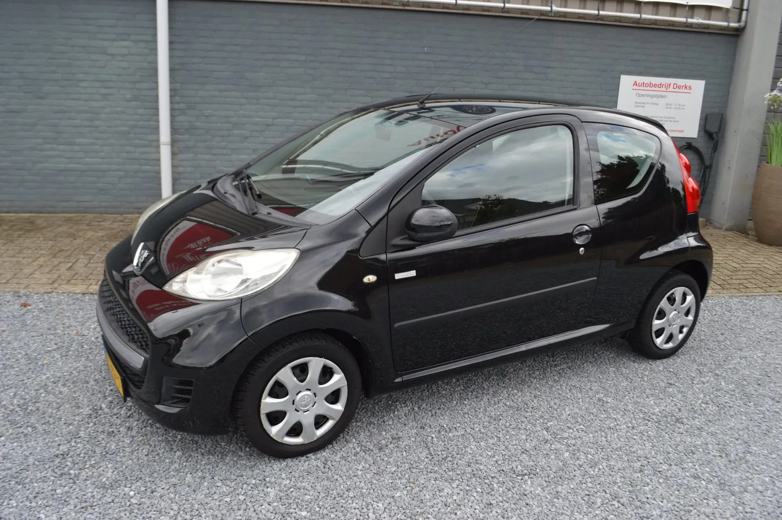 Peugeot 107 (2010) — foto 1