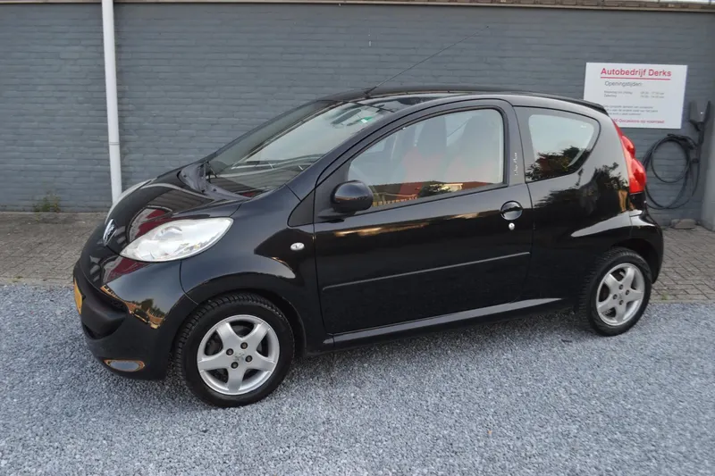 Peugeot 107 (2008)