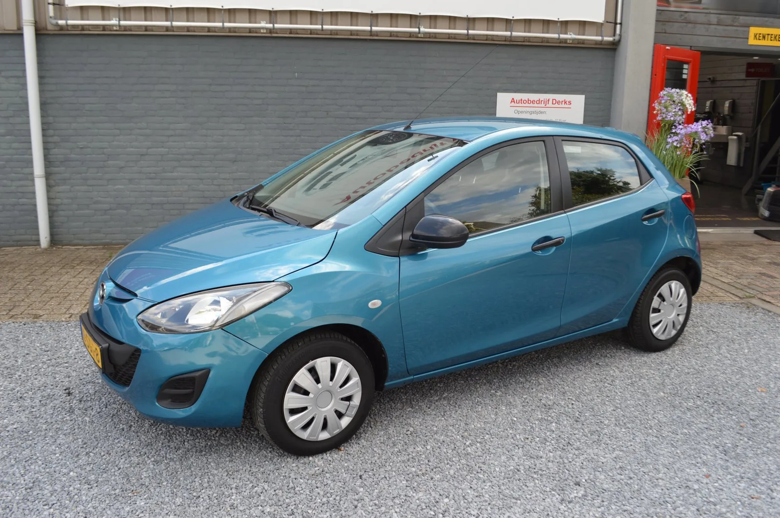 Mazda 2 (2011) — foto 1