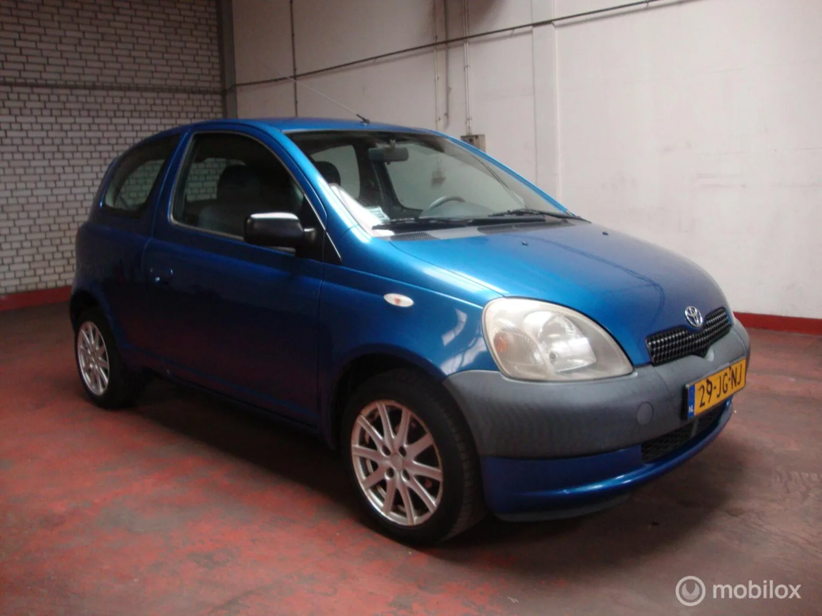 Toyota Yaris (2002) — foto 1