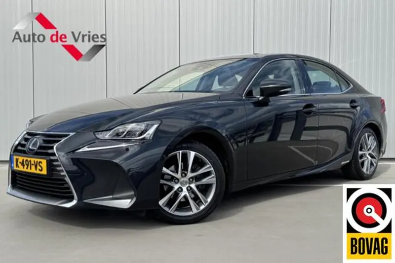 Lexus IS (2021)