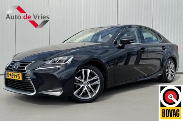 Lexus IS (2021) — foto 1