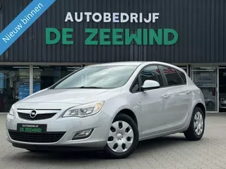 Opel Astra (2010) — foto 1
