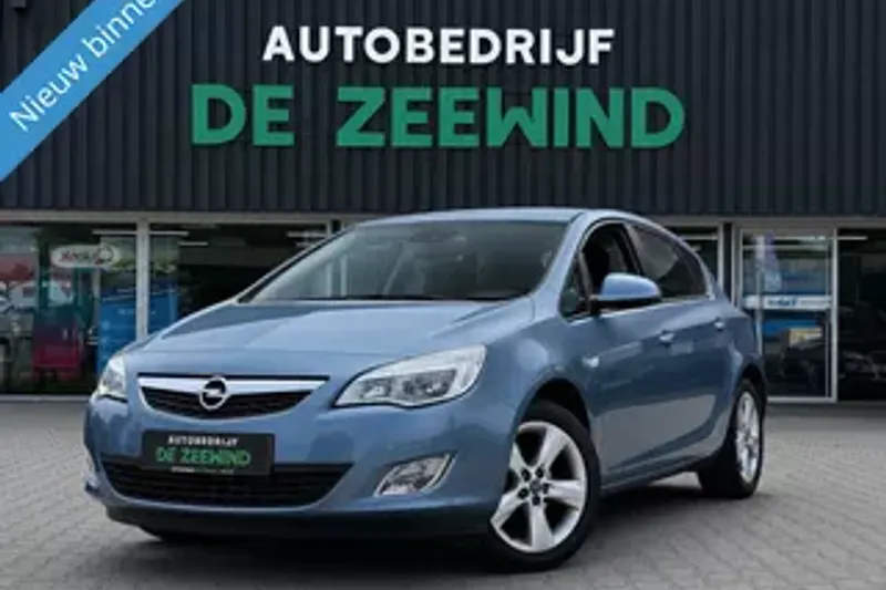 Opel Astra (2011)