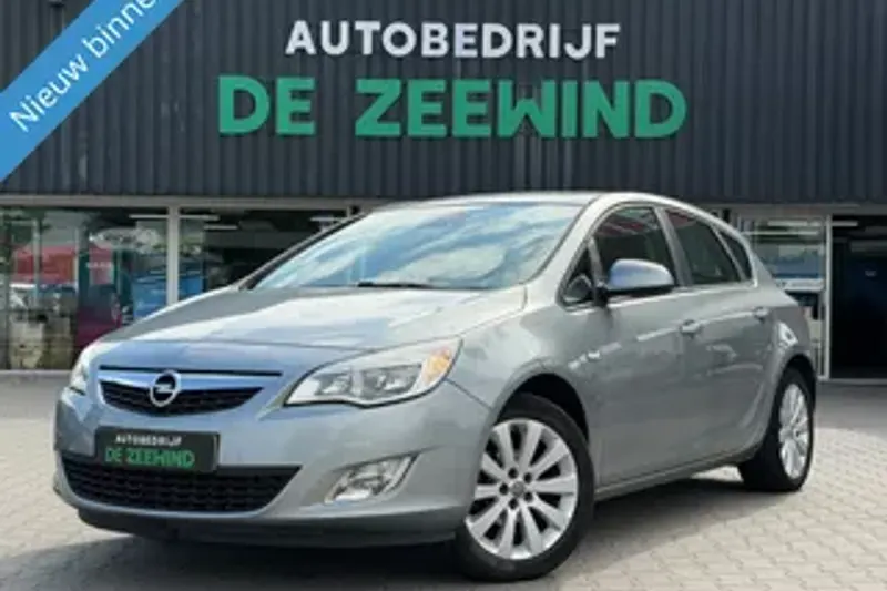 Opel Astra (2010)