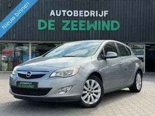 Opel Astra (2010) — foto 1