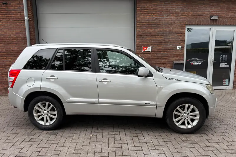 Suzuki Grand Vitara (2008)