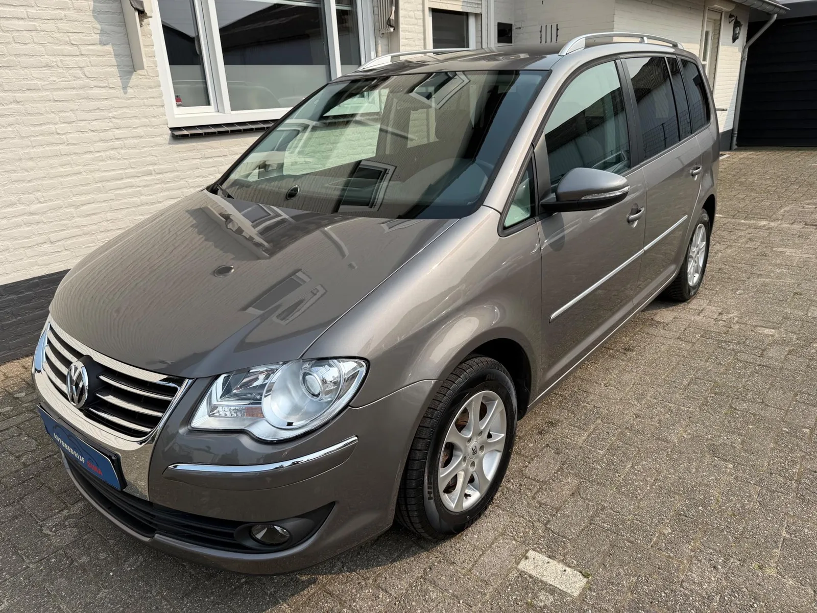 Volkswagen Touran (2010) — foto 1
