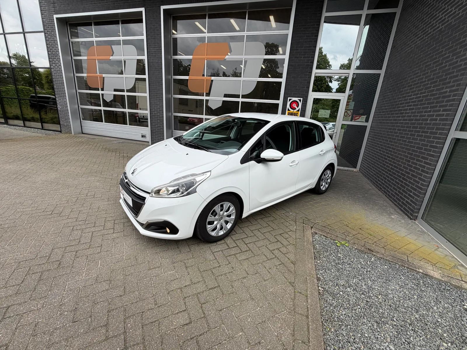 Peugeot 208 (2017) — foto 1