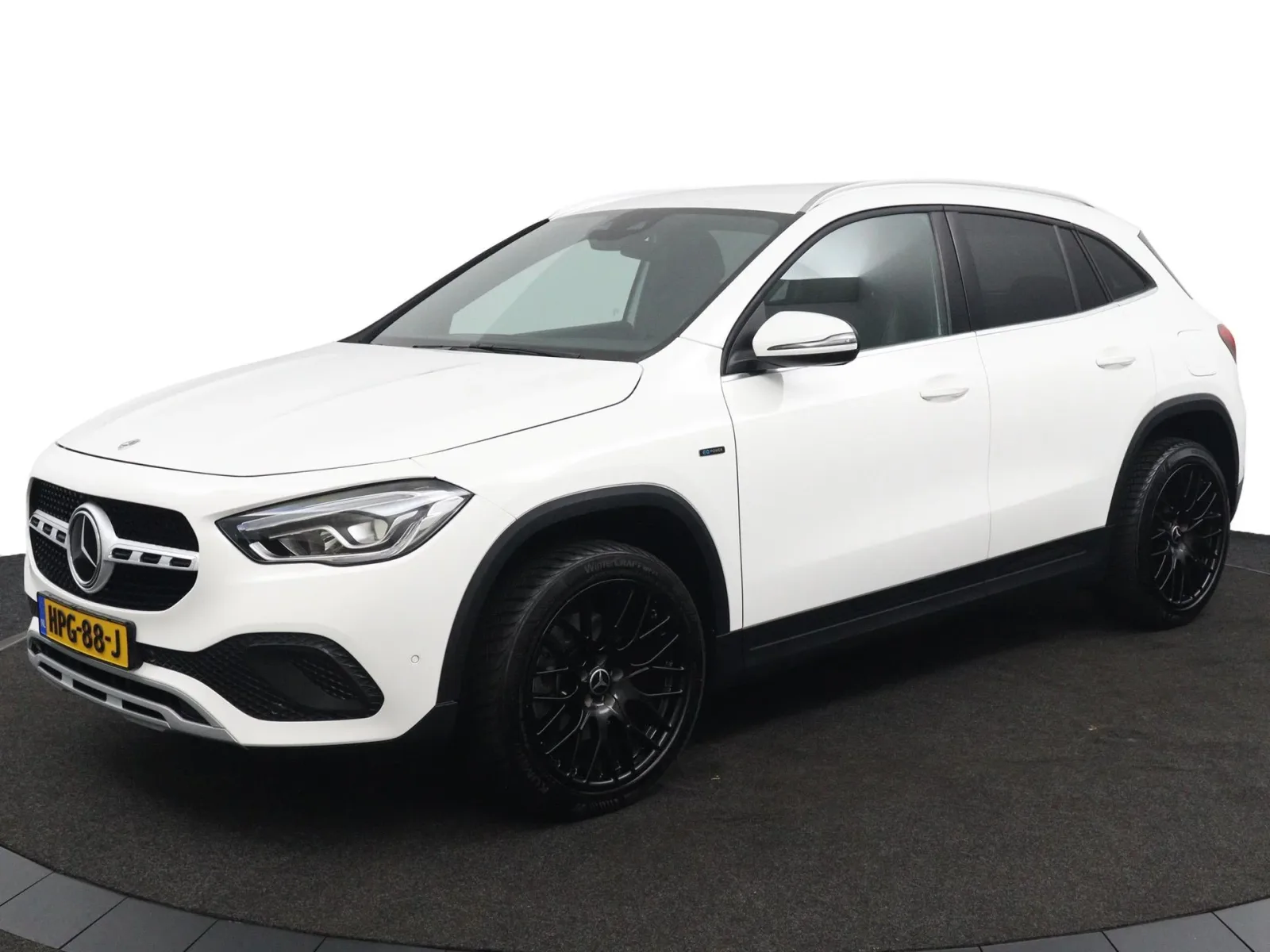 Mercedes-Benz GLA (2021) — foto 1