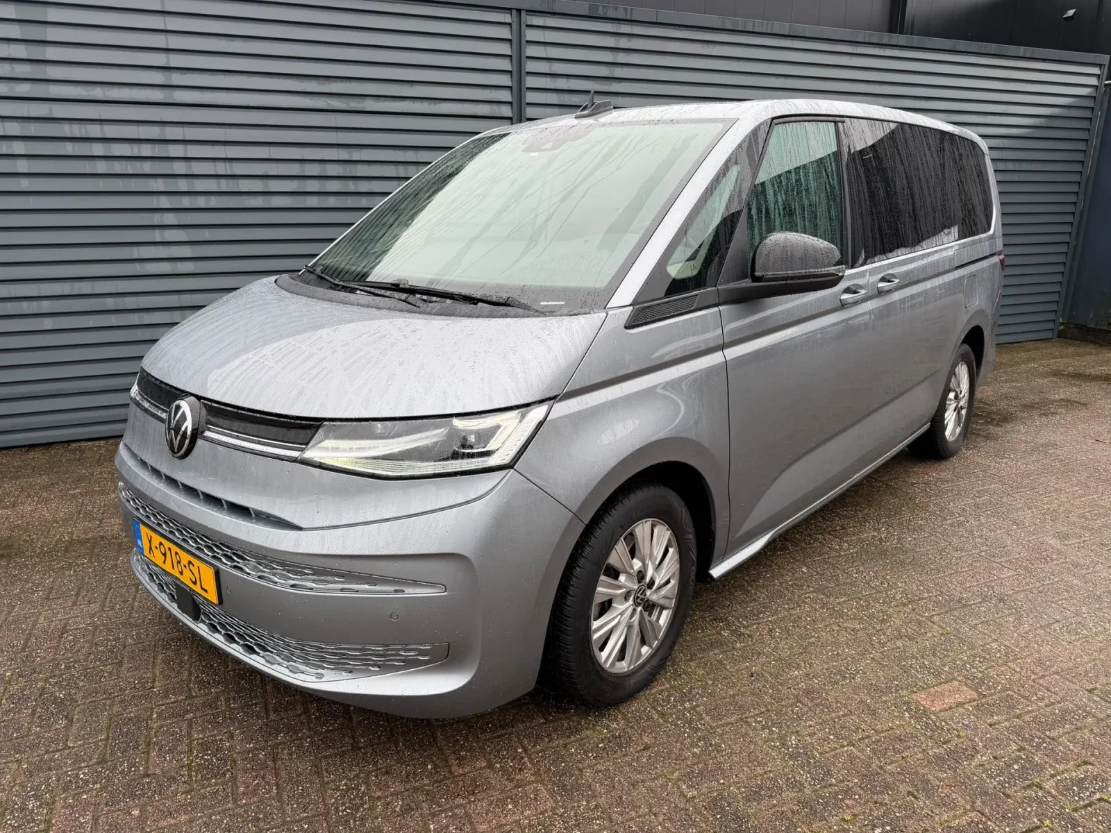 Volkswagen Multivan (2024) — foto 1