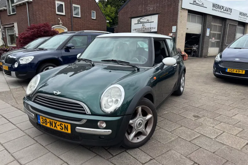 MINI Cooper (2004)