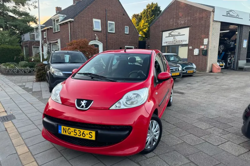 Peugeot 107 (2008)