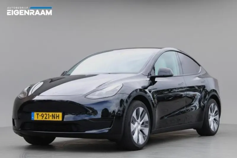 Tesla Model Y (2023)
