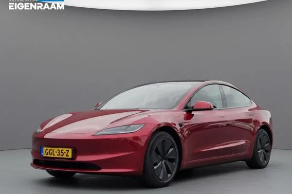 Tesla Model 3 (2024) — foto 1