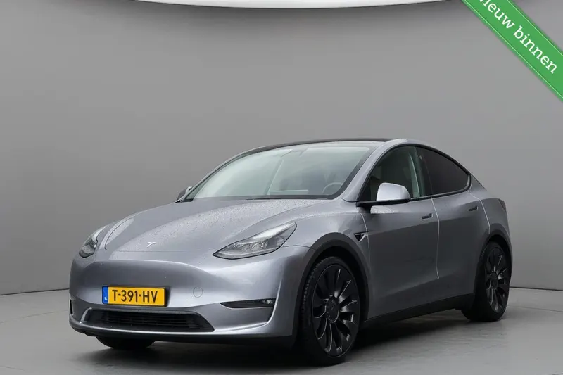 Tesla Model Y (2023)