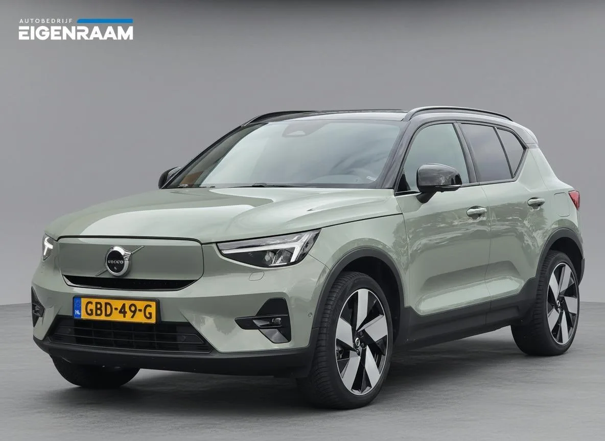 Volvo XC40 (2024) — foto 1