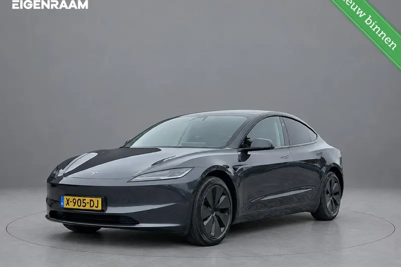 Tesla Model 3 (2023)