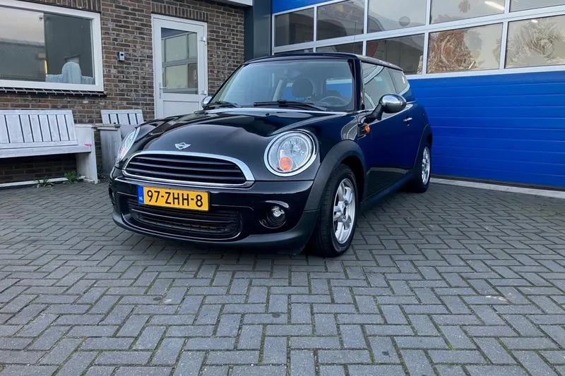 MINI One (2012)