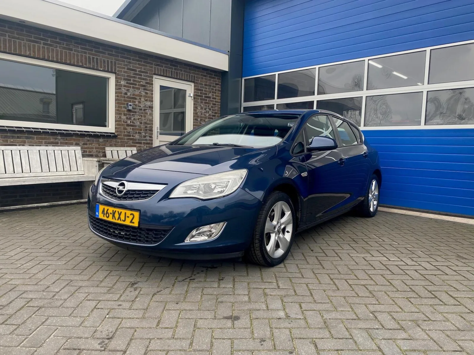Opel Astra (2010) — foto 1