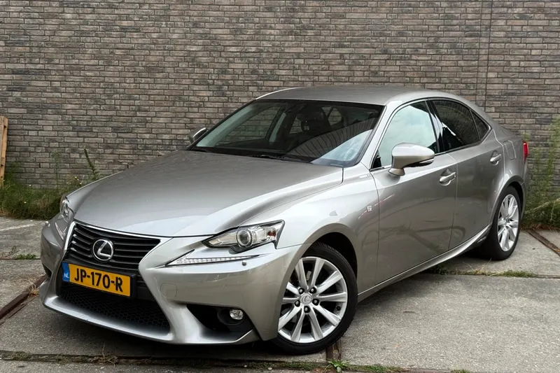 Lexus IS (2016)