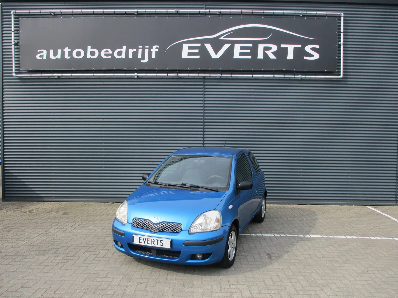 Toyota Yaris (2003) — foto 1