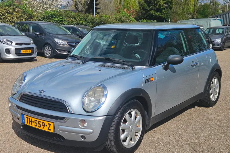 MINI Cooper (2002)