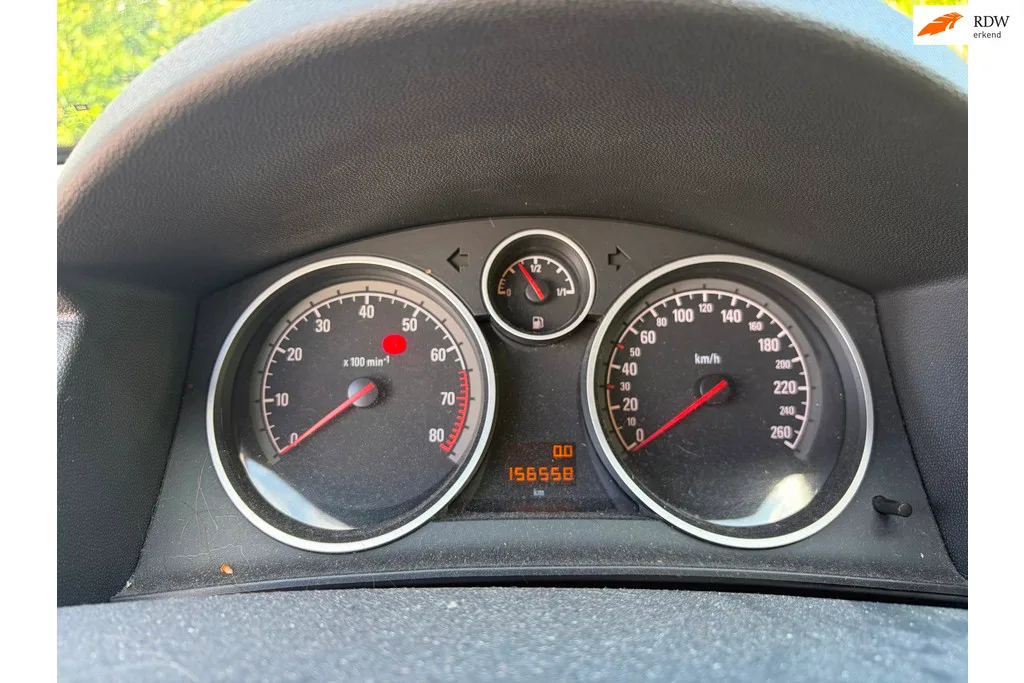 Opel Astra (2008) — foto 1