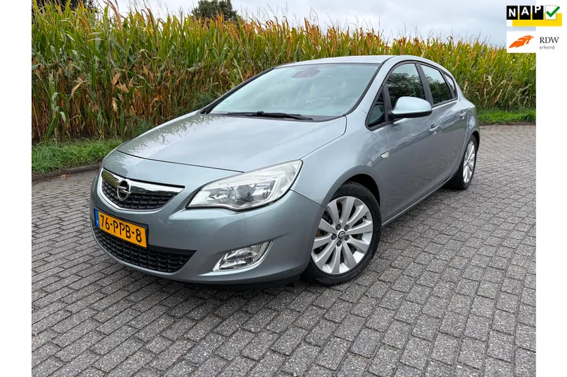 Opel Astra (2011)