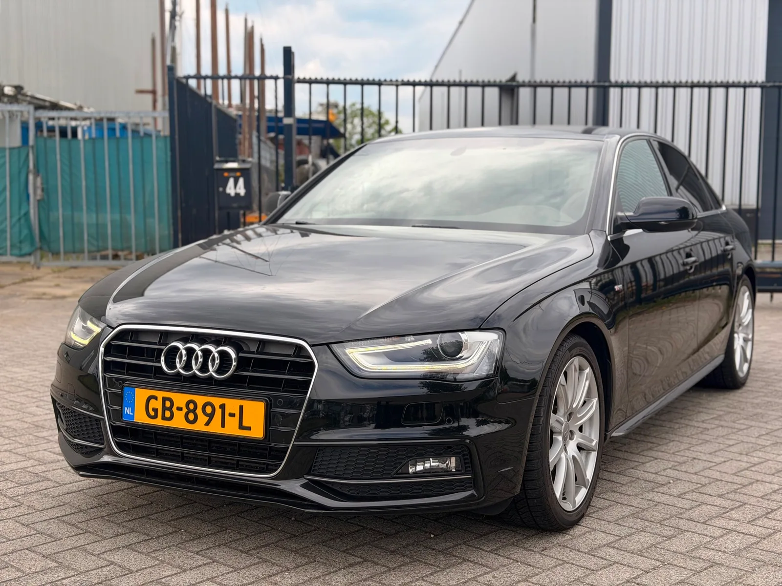 Audi A4 (2015) — foto 1