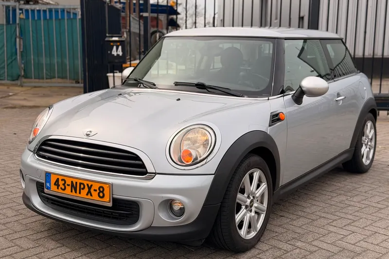 MINI One (2010)