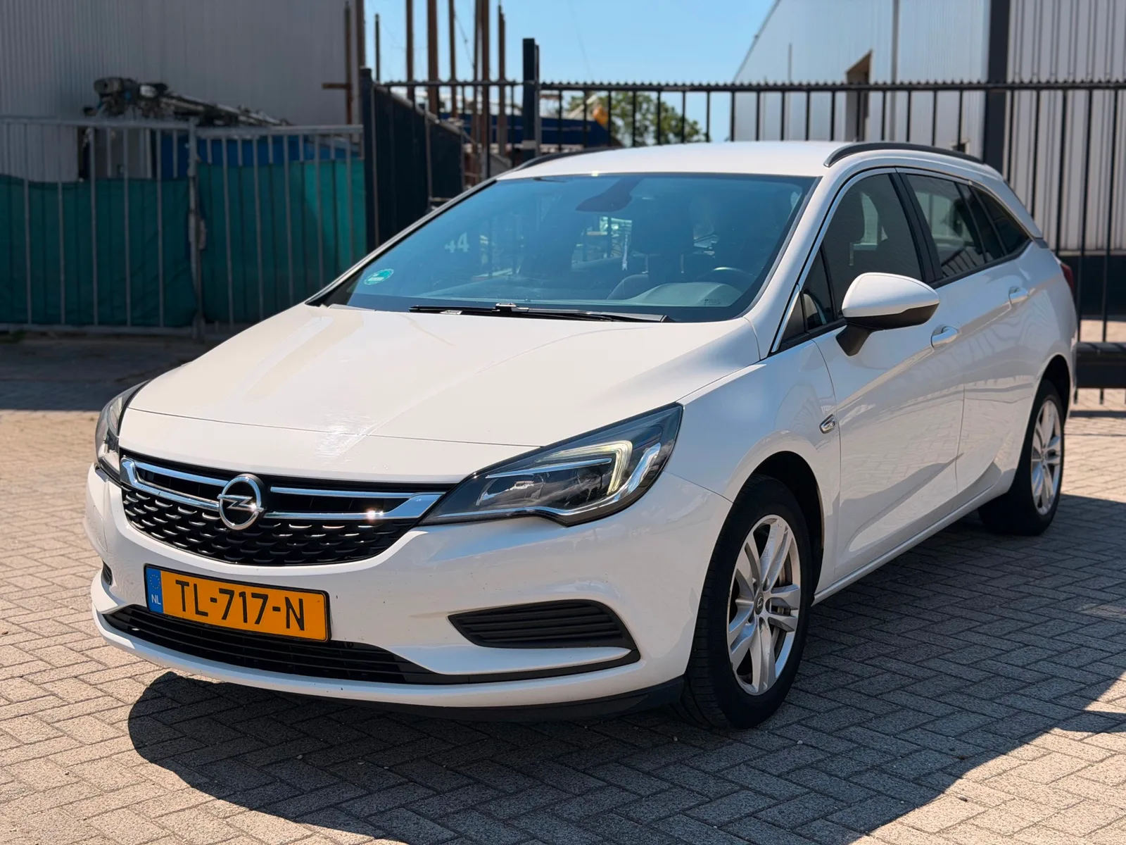 Opel Astra Sports Tourer (2018) — foto 1