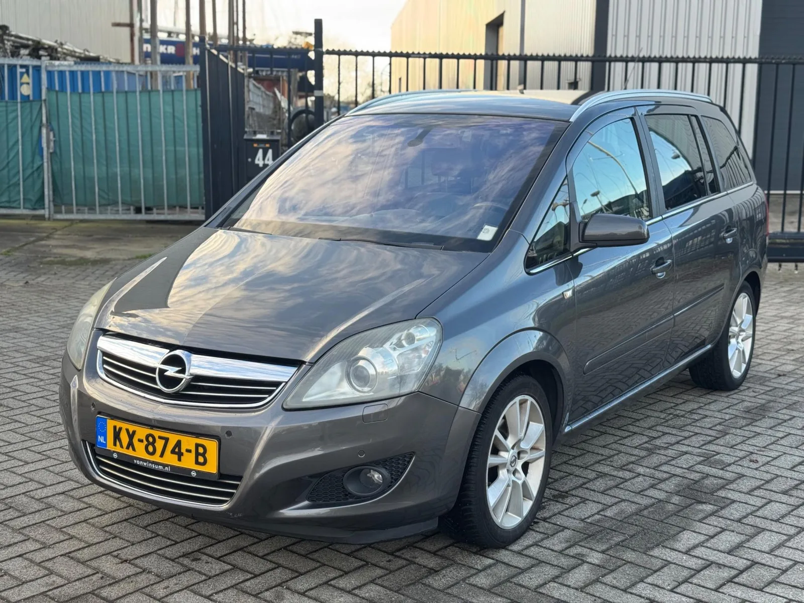 Opel Zafira (2009) — foto 1