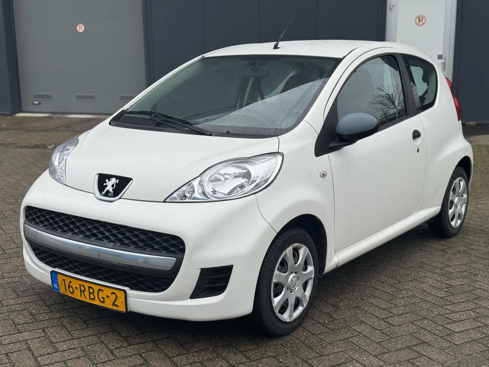 Peugeot 107 (2011) — foto 1