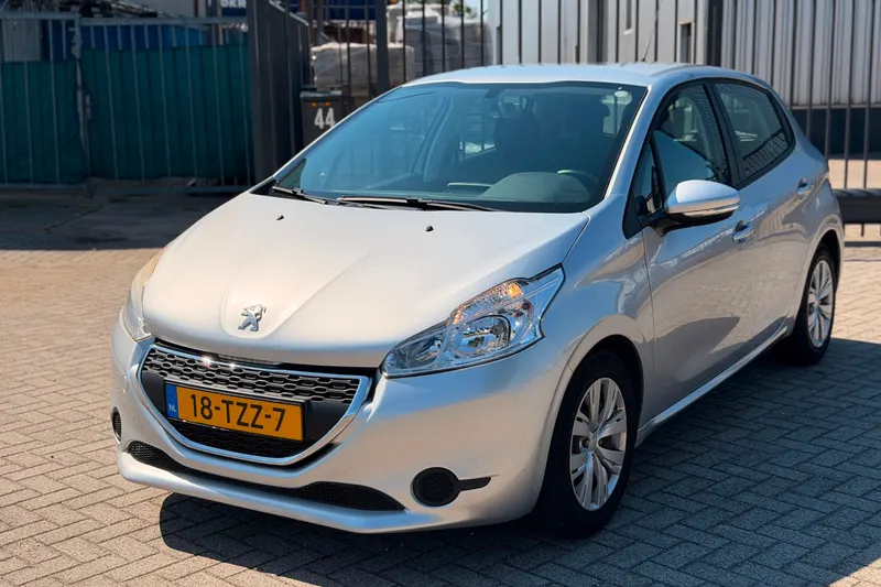 Peugeot 208 (2012)