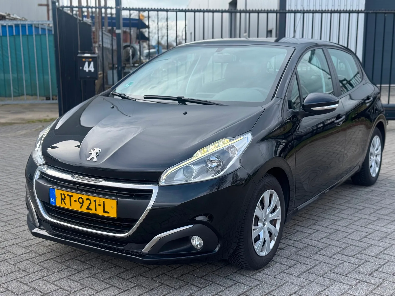Peugeot 208 (2018) — foto 1