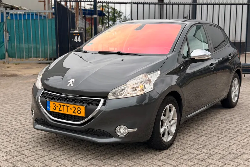 Peugeot 208 (2015)