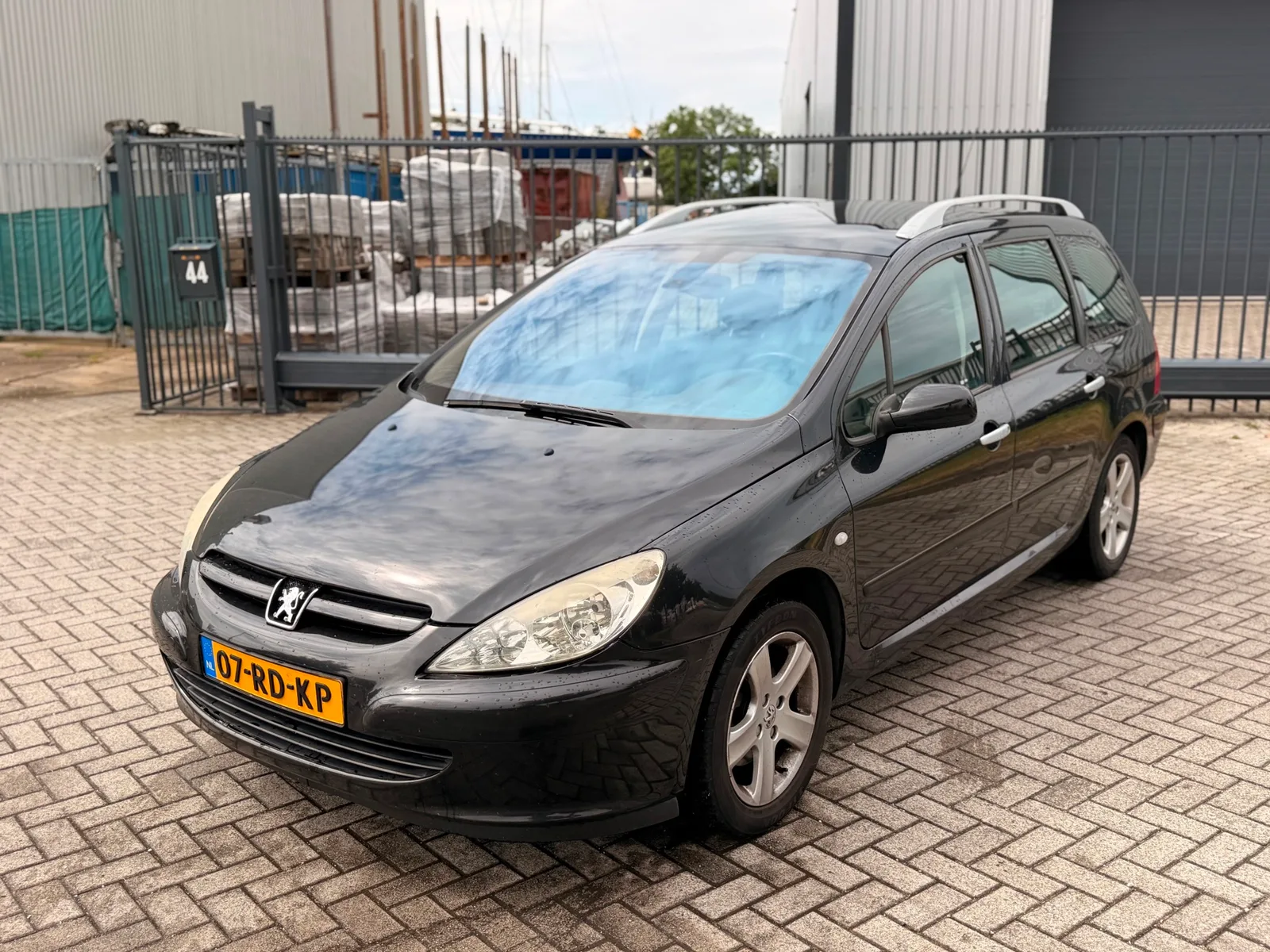 Peugeot 307 SW (2005) — foto 1