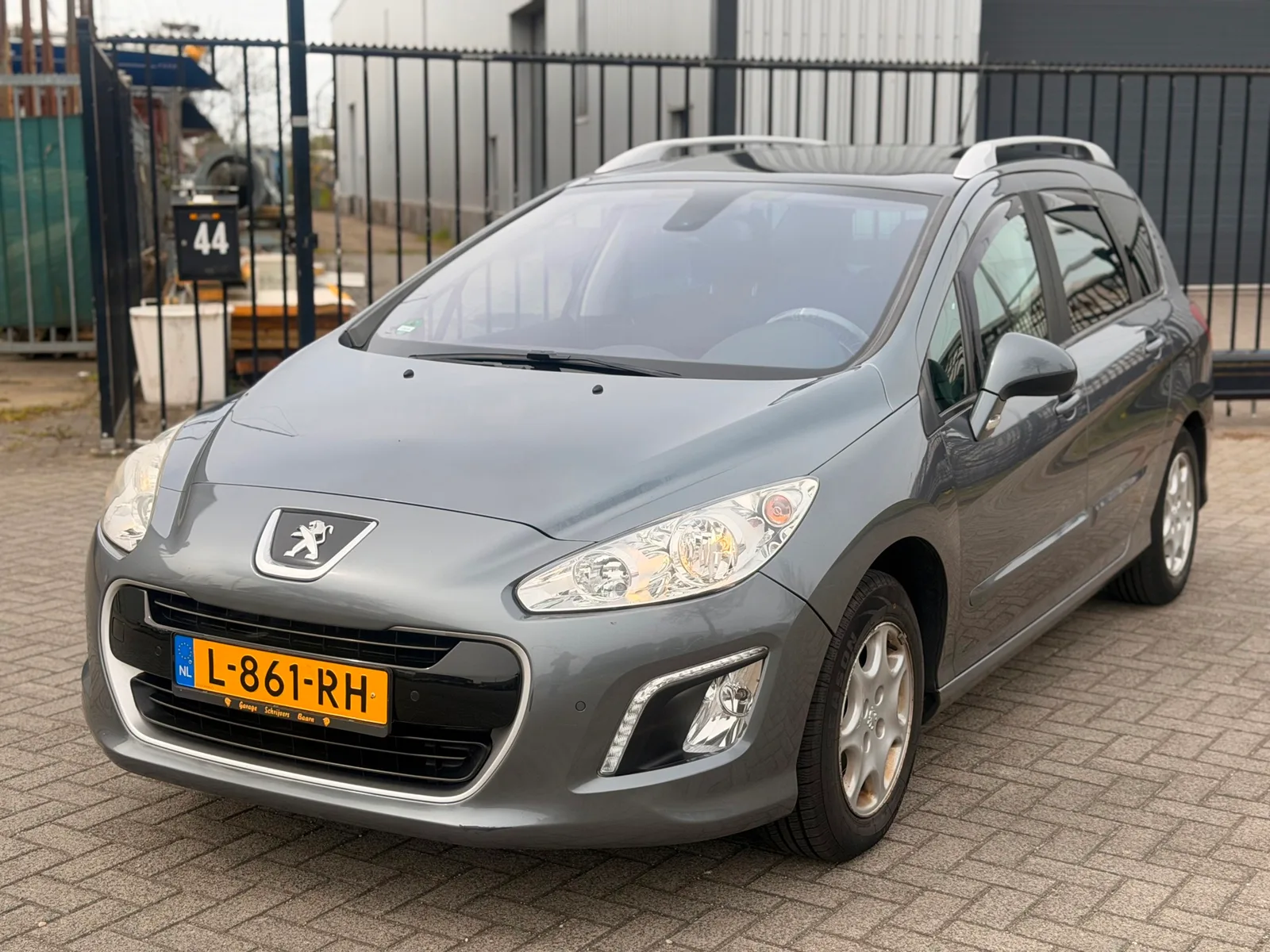 Peugeot 308 (2011) — foto 1