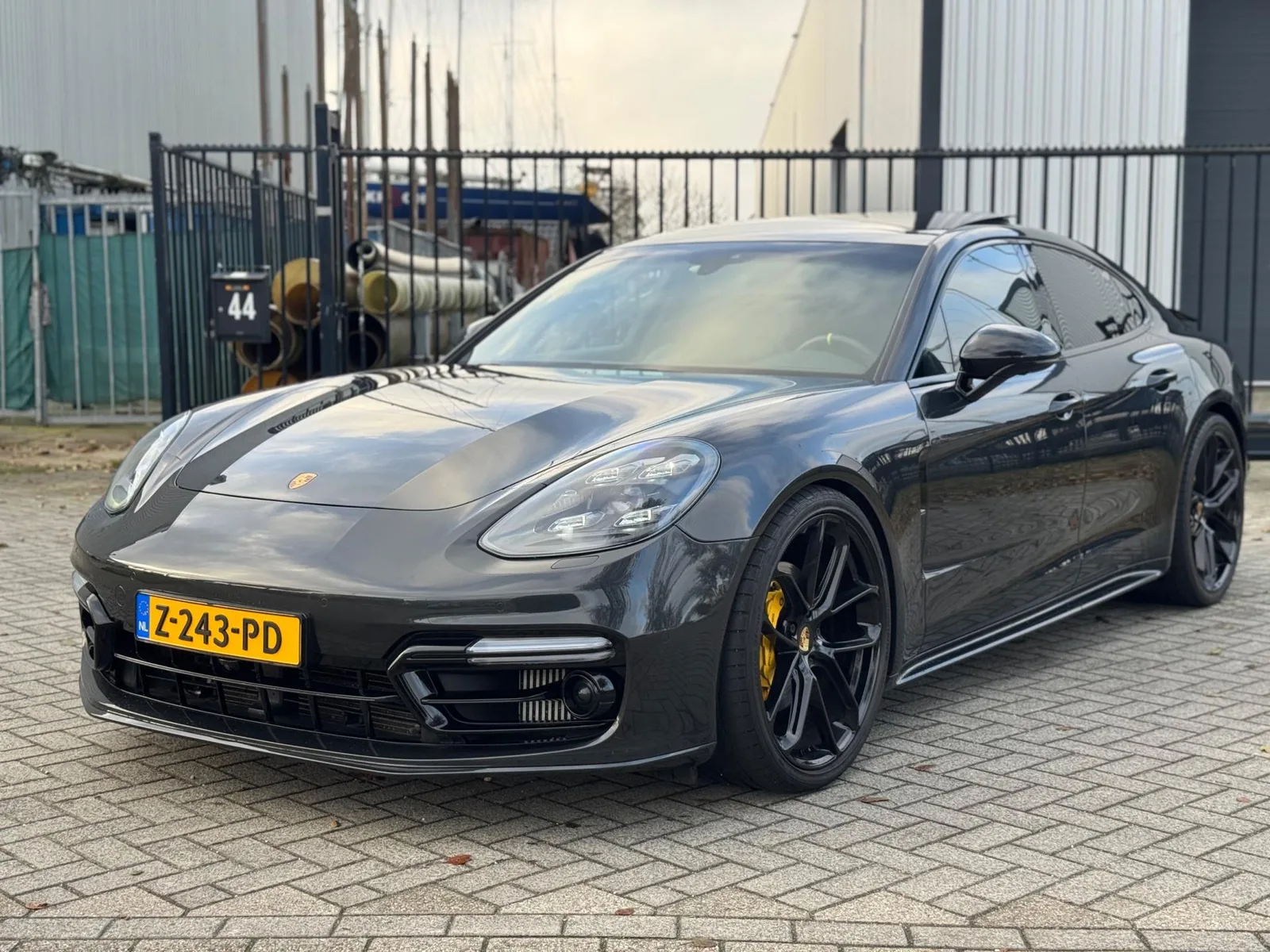Porsche Panamera (2017) — foto 1