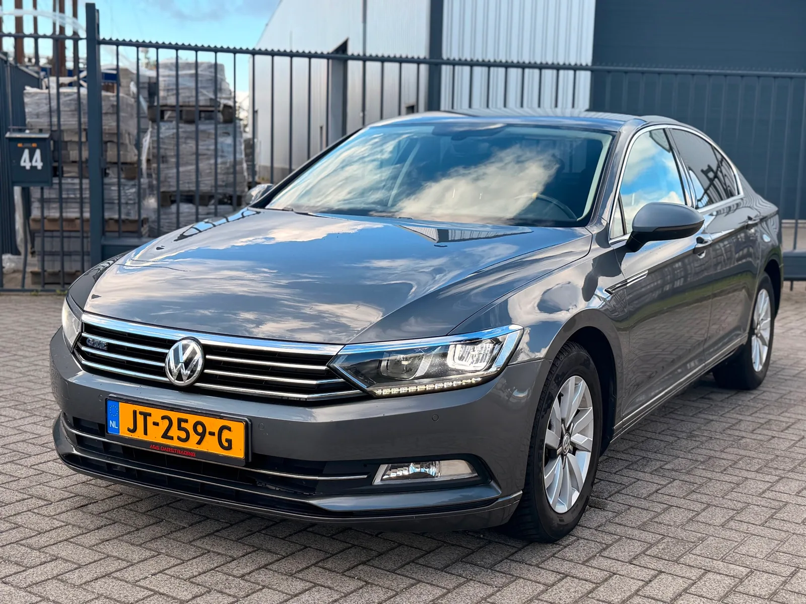 Volkswagen Passat (2016) — foto 1