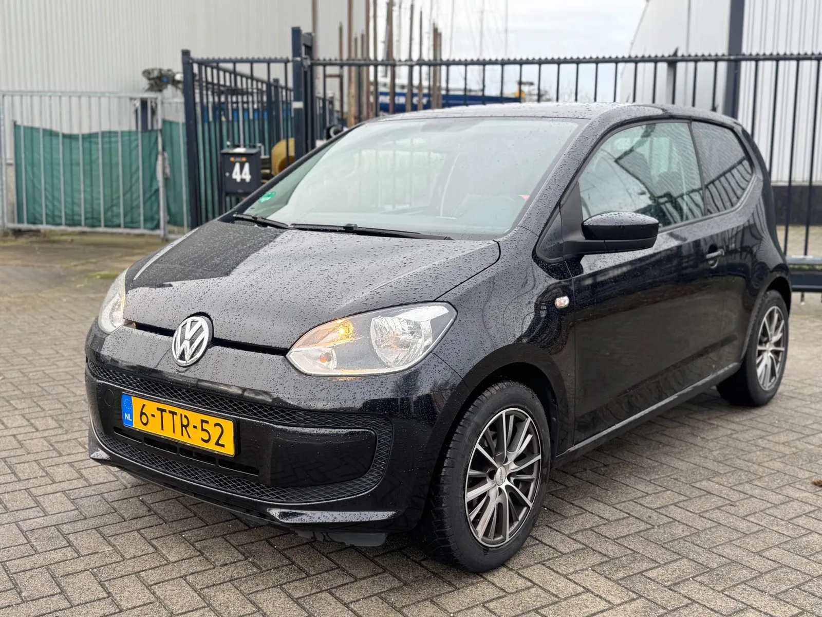 Volkswagen Up! (2012) — foto 1