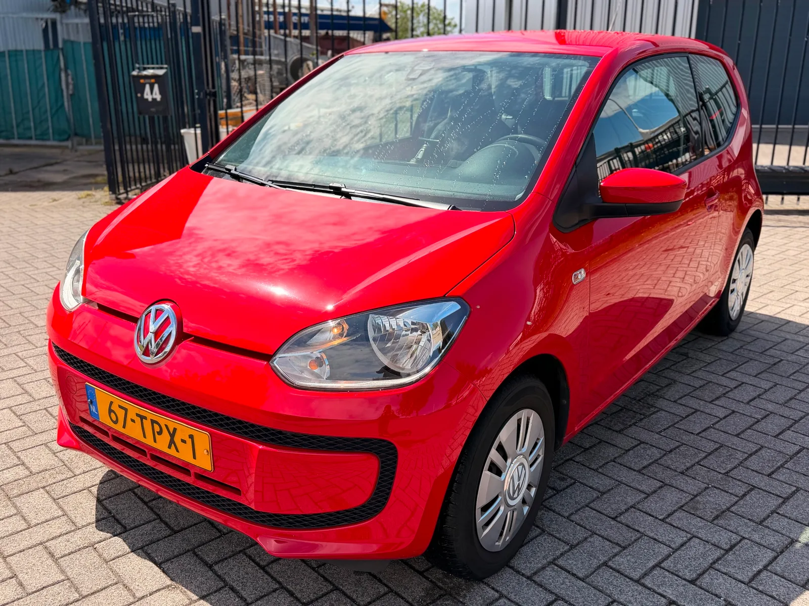 Volkswagen Up! (2012) — foto 1