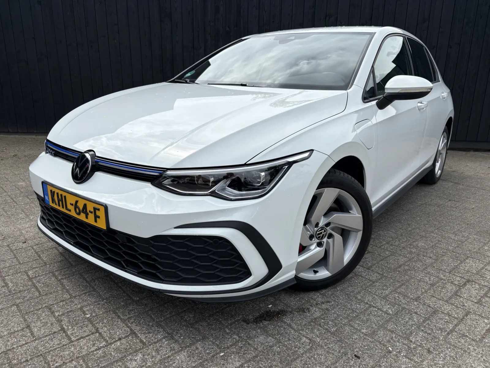Volkswagen Golf (2022) — foto 1