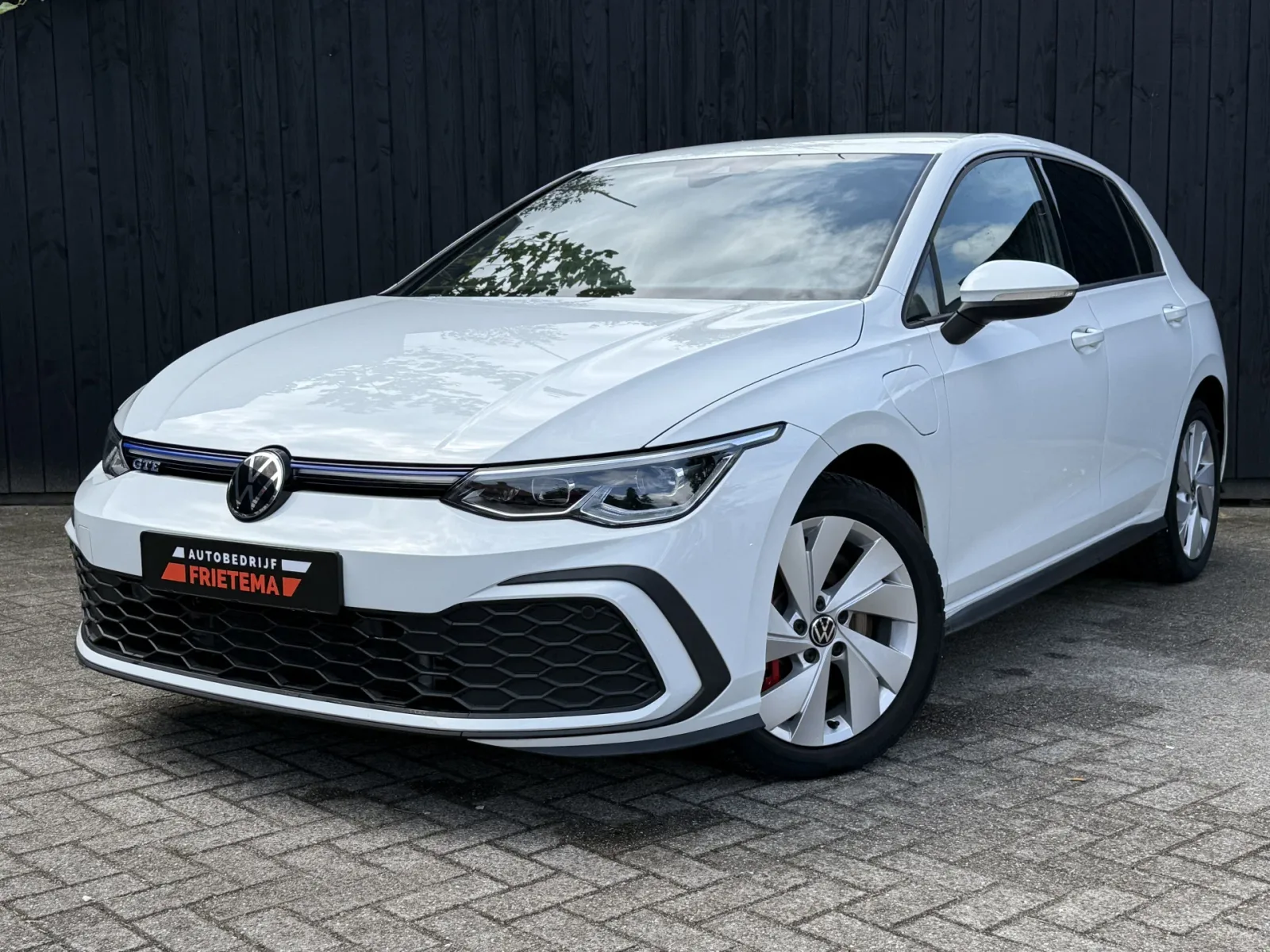Volkswagen Golf (2021) — foto 1