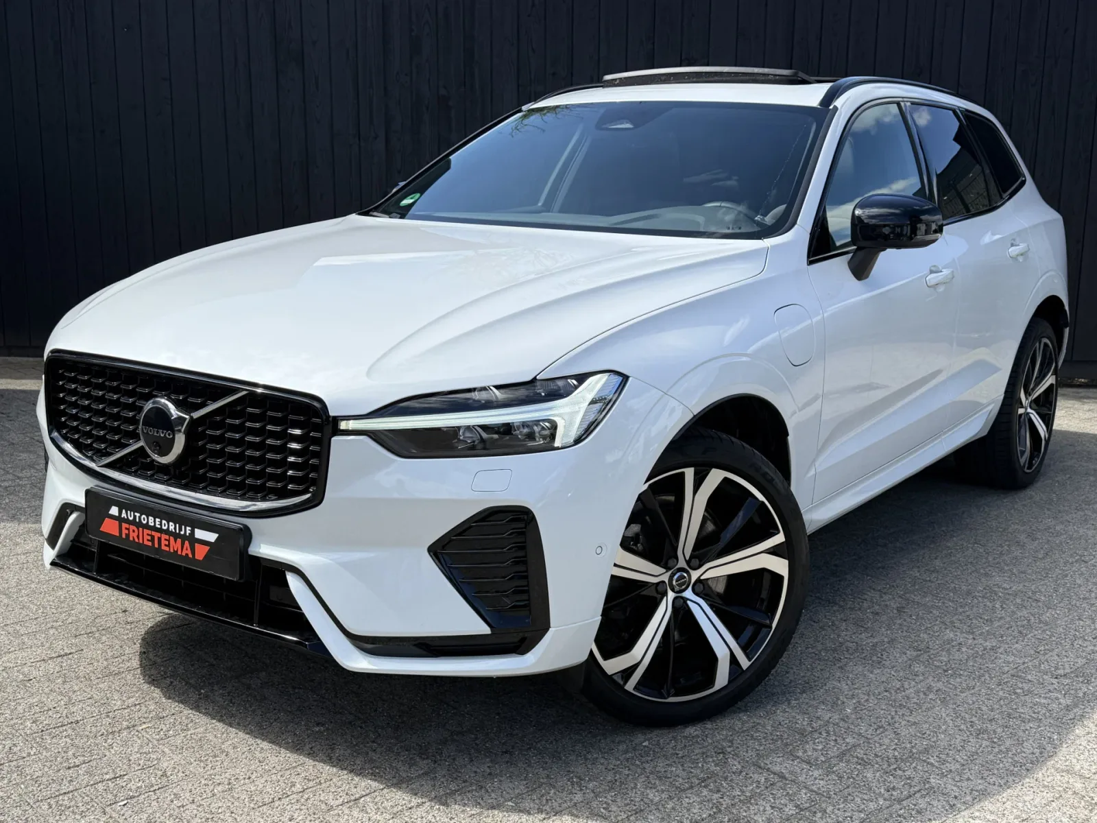 Volvo XC60 (2023) — foto 1